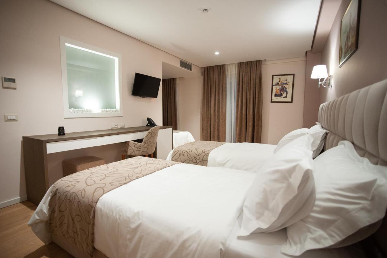 Doanesia Premium Hotel & Spa ติรานา ภายนอก รูปภาพ
