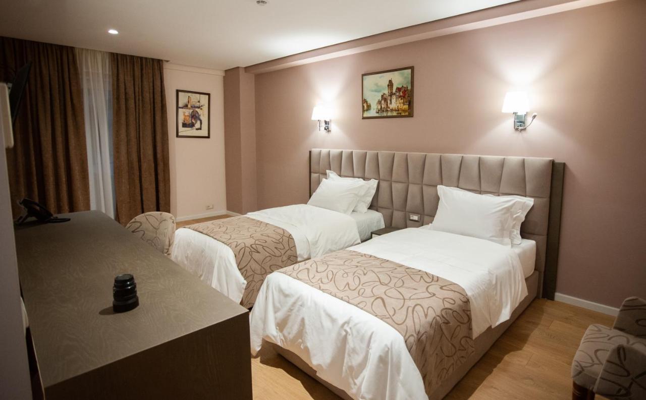 Doanesia Premium Hotel & Spa ติรานา ภายนอก รูปภาพ