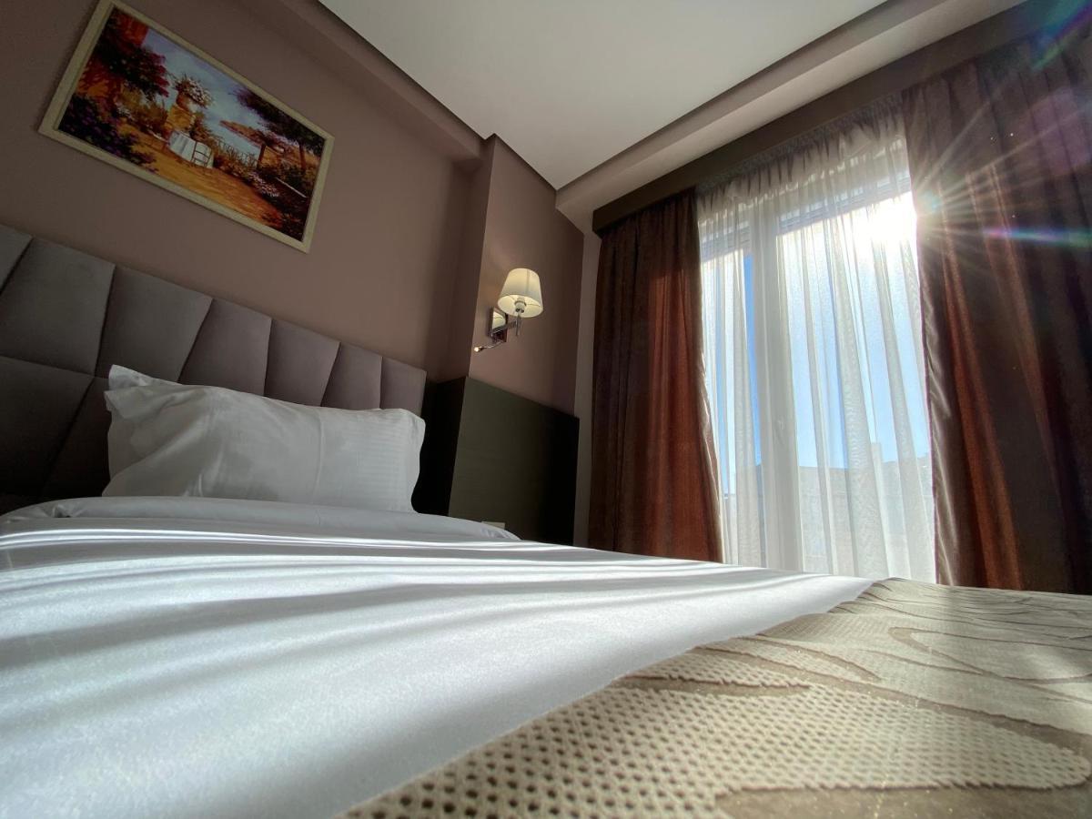 Doanesia Premium Hotel & Spa ติรานา ภายนอก รูปภาพ