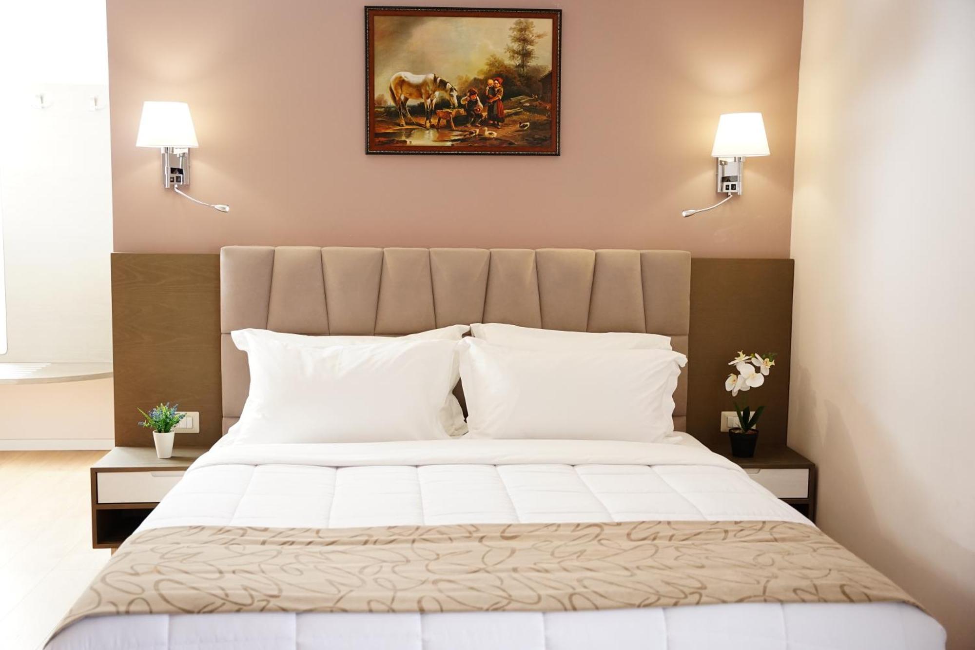 Doanesia Premium Hotel & Spa ติรานา ภายนอก รูปภาพ