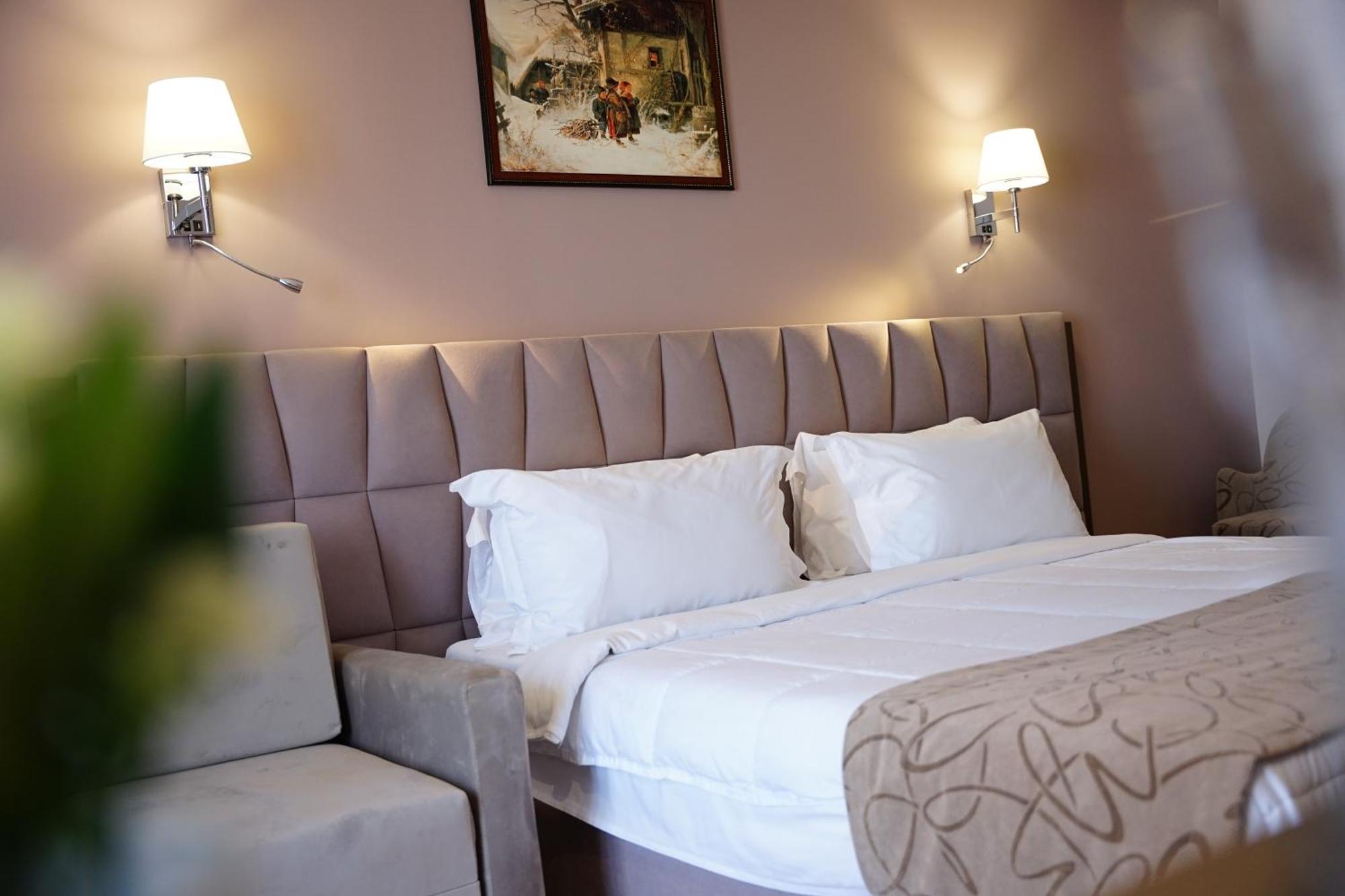 Doanesia Premium Hotel & Spa ติรานา ภายนอก รูปภาพ