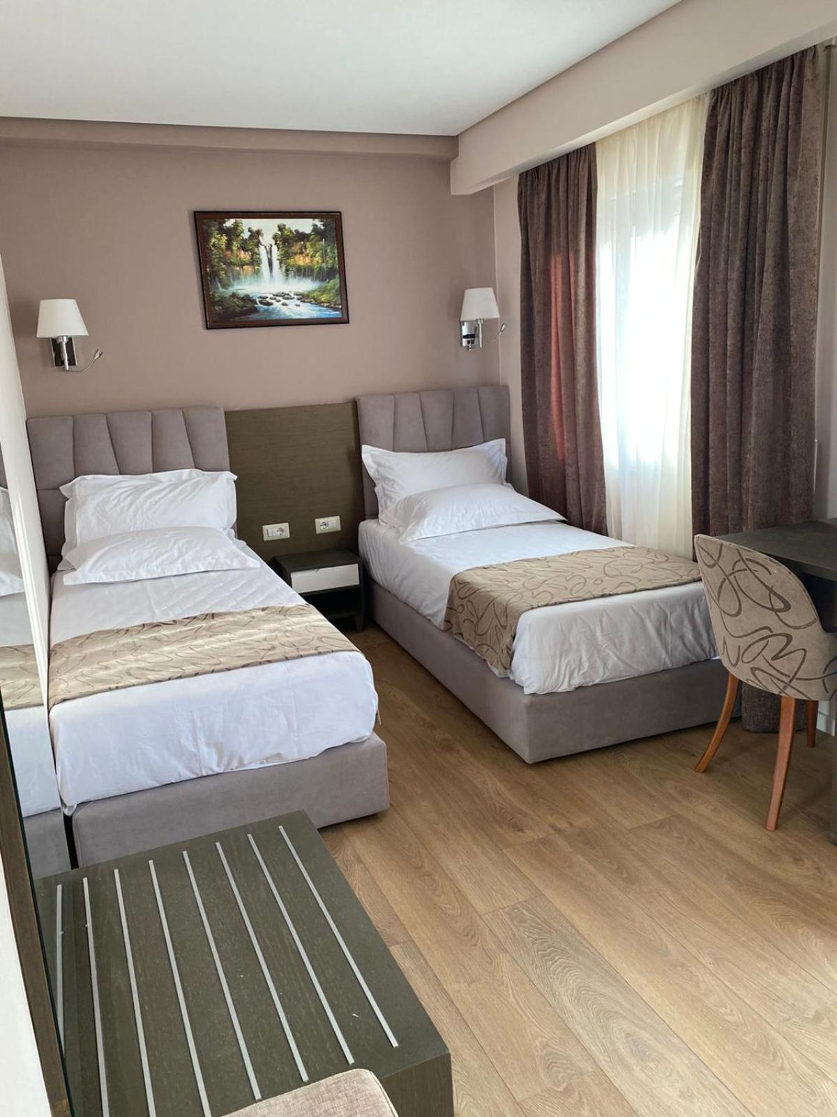 Doanesia Premium Hotel & Spa ติรานา ภายนอก รูปภาพ
