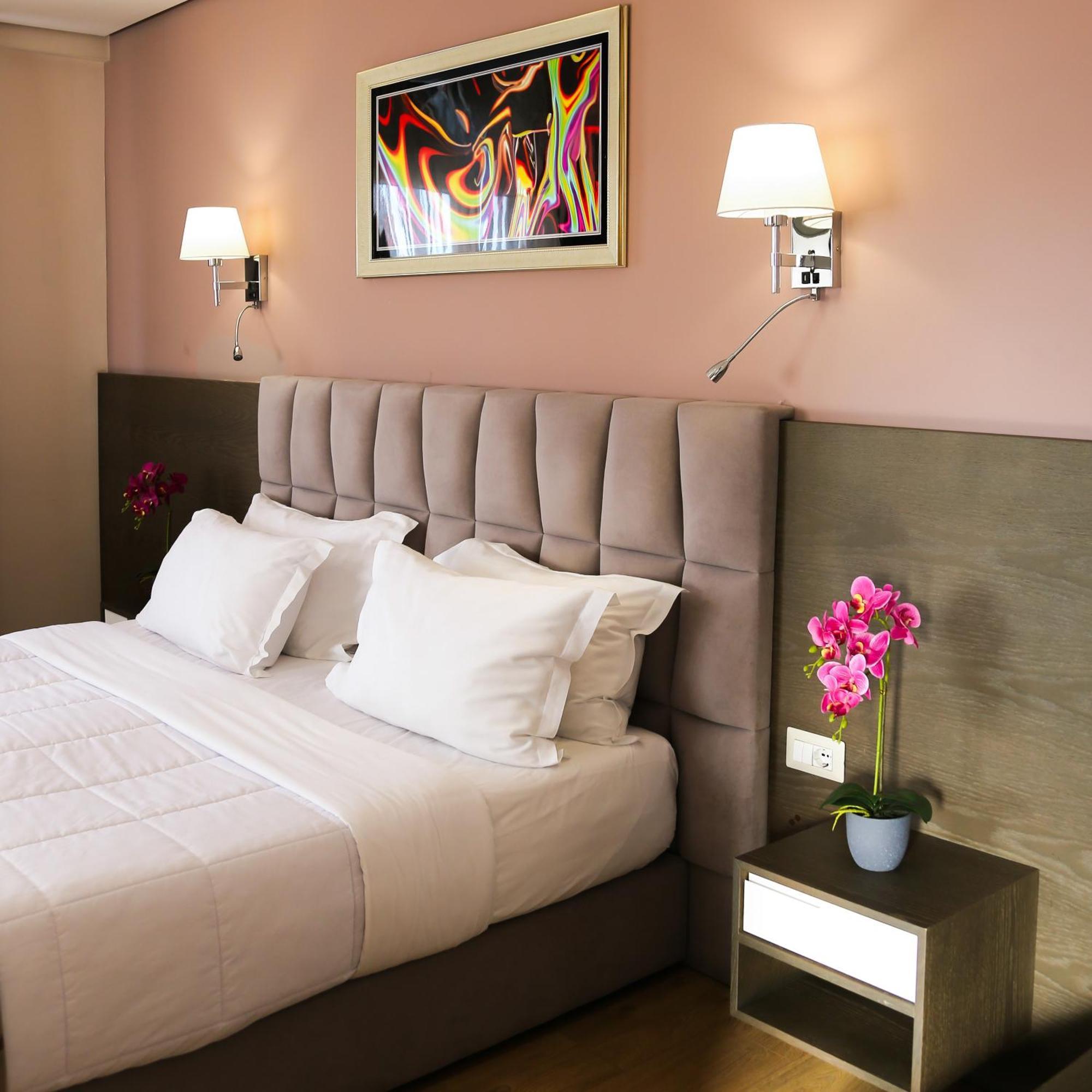 Doanesia Premium Hotel & Spa ติรานา ภายนอก รูปภาพ